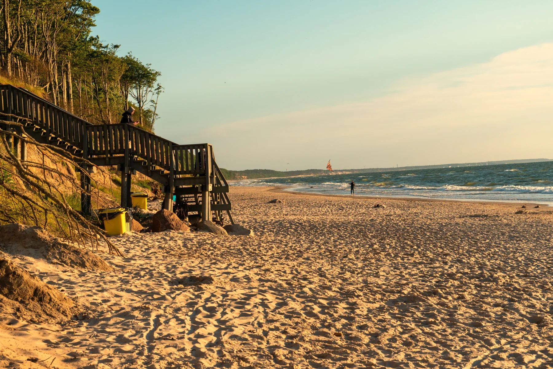 Plaża i klif w Dębinie
