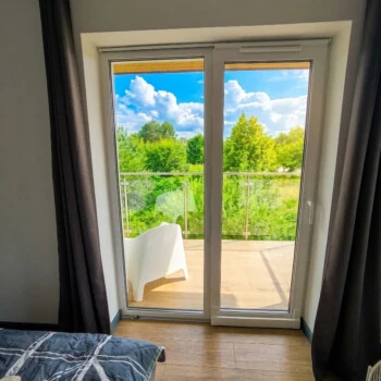 Wyjście z sypialni na balkon
